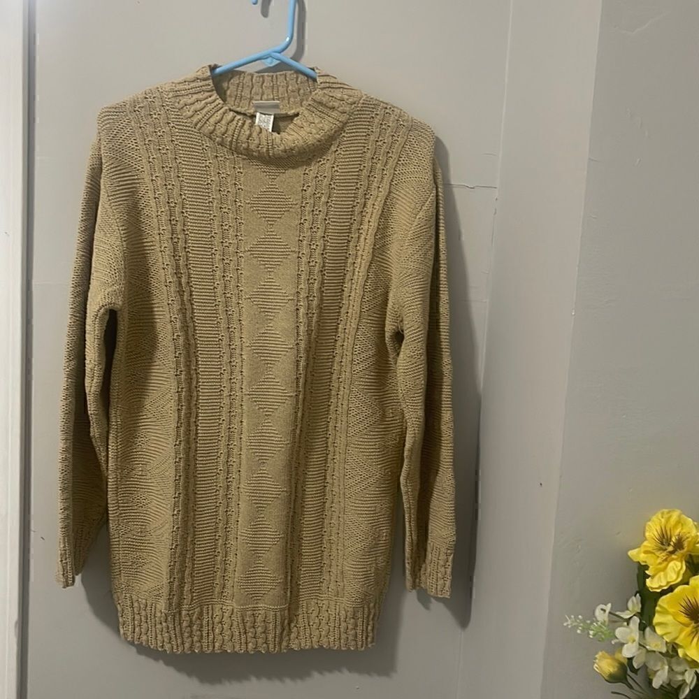 WHITE FISH BAY SWEATER SIZE MEDIUM